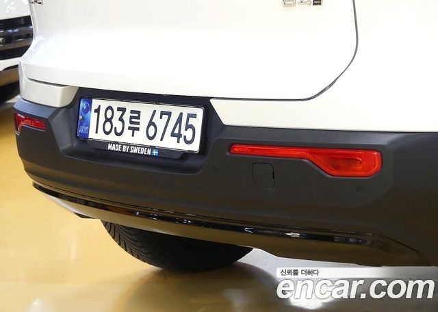 Volvo XC40 B4 R-Design 2021 — фото 4