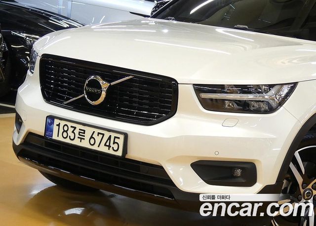 Volvo XC40 B4 R-Design 2021 — фото 5