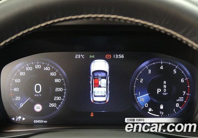 Volvo XC40 B4 R-Design 2021 — фото 6