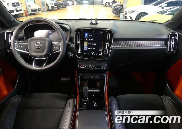 Volvo XC40 B4 R-Design 2021 — фото 7