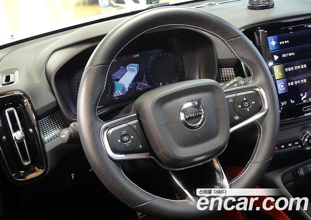 Volvo XC40 B4 R-Design 2021 — фото 10