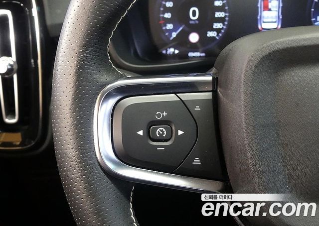 Volvo XC40 B4 R-Design 2021 — фото 15