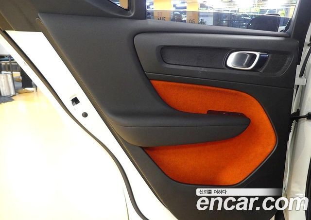 Volvo XC40 B4 R-Design 2021 — фото 17