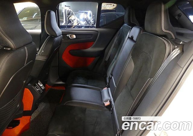 Volvo XC40 B4 R-Design 2021 — фото 18