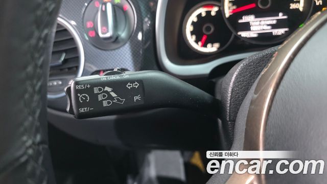 Volkswagen Beetle 2.0 TDI 3rd 2013 — фото 14