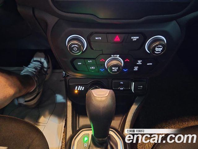 Jeep Renegade 2.4 Limited AWD 2018 — фото 19