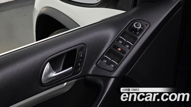 Volkswagen Tiguan 2.0 TDI R-Line 5N 2013 — фото 16