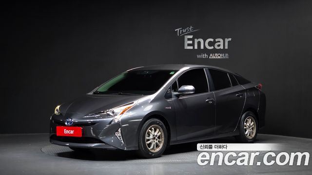 Toyota Prius (IV) 1.8 E 2017 — фото 1