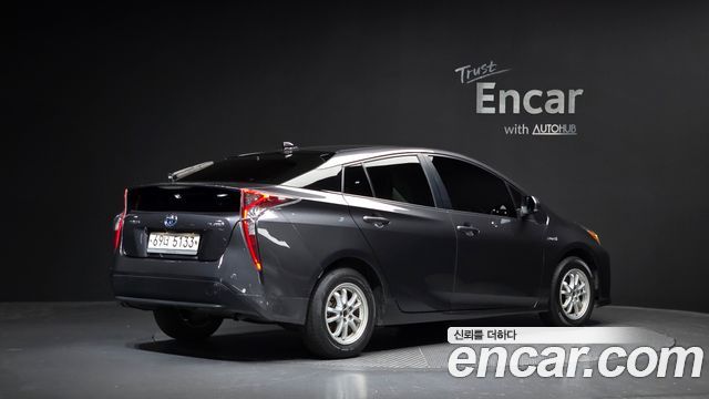 Toyota Prius (IV) 1.8 E 2017 — фото 2