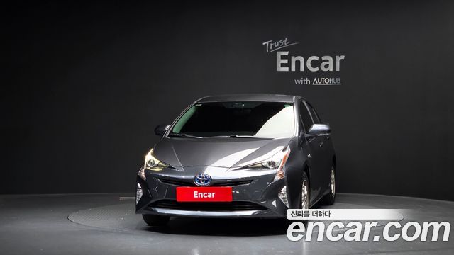 Toyota Prius (IV) 1.8 E 2017 — фото 3