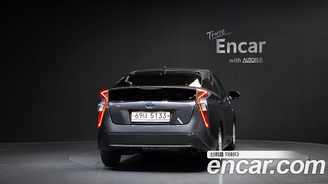 Toyota Prius (IV) 1.8 E 2017 — фото 4