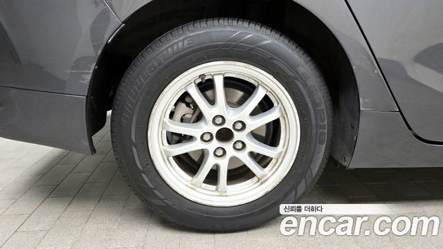 Toyota Prius (IV) 1.8 E 2017 — фото 5
