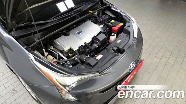 Toyota Prius (IV) 1.8 E 2017 — фото 6