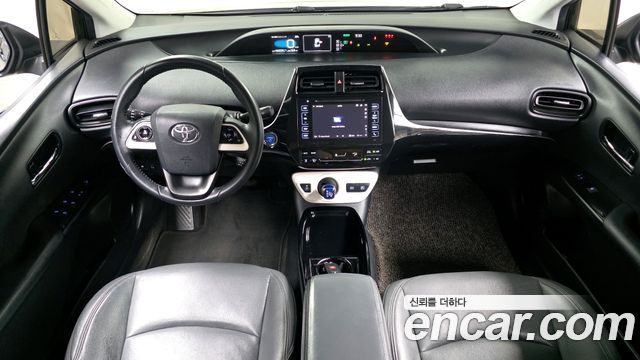 Toyota Prius (IV) 1.8 E 2017 — фото 7