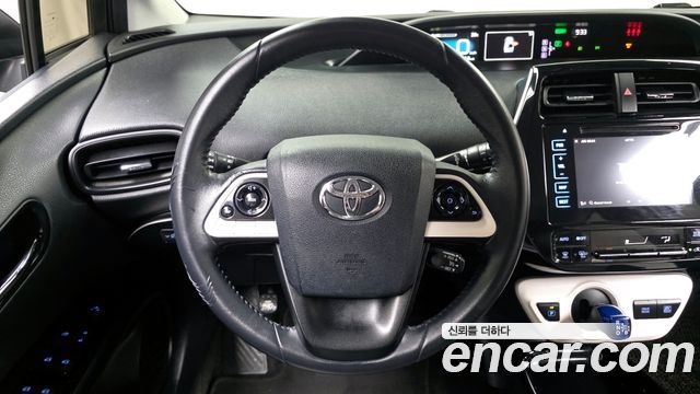Toyota Prius (IV) 1.8 E 2017 — фото 13