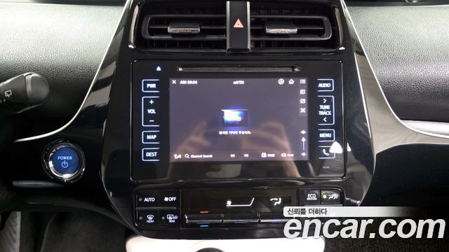 Toyota Prius (IV) 1.8 E 2017 — фото 14
