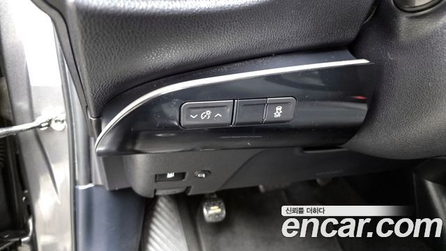 Toyota Prius (IV) 1.8 E 2017 — фото 17