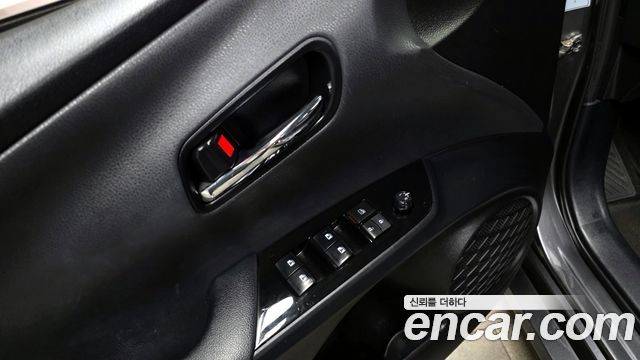 Toyota Prius (IV) 1.8 E 2017 — фото 18