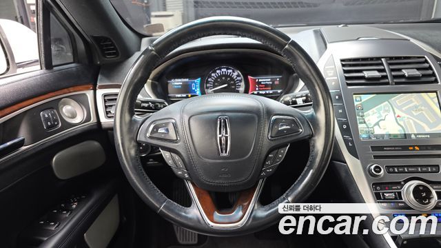 Lincoln MKZ Hybrid 2nd 2017 — фото 12