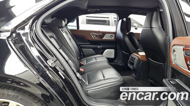 Lincoln Continental (X) 3.0 Presidential AWD 2017 — фото 16
