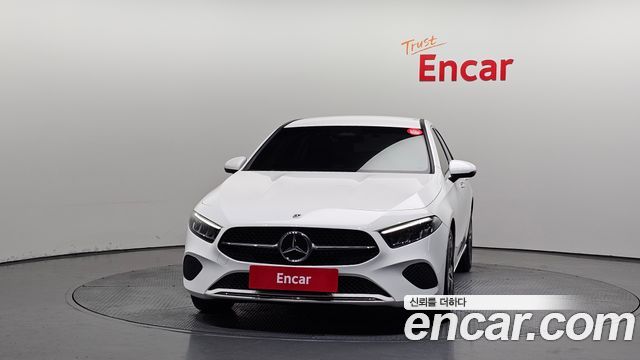Mercedes-Benz A-Class (W177) A220 Sedan 2024 — фото 3