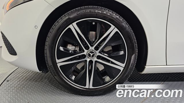 Mercedes-Benz A-Class (W177) A220 Sedan 2024 — фото 5