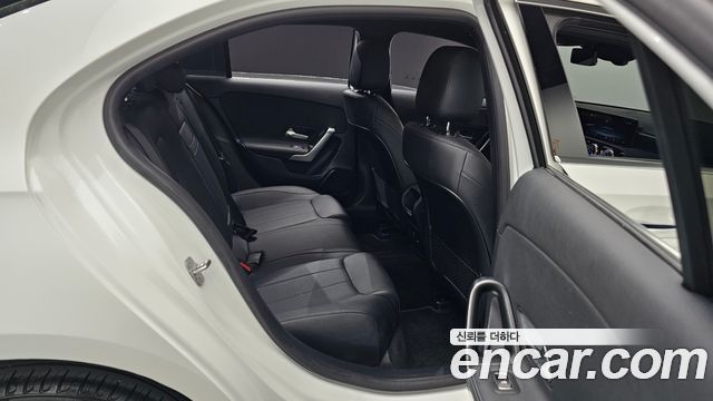 Mercedes-Benz A-Class (W177) A220 Sedan 2024 — фото 11