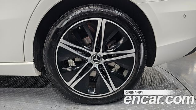 Mercedes-Benz A-Class (W177) A220 Sedan 2024 — фото 21