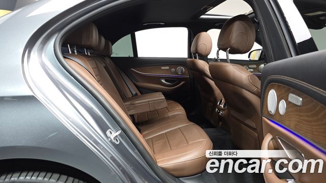 Mercedes-Benz E-Class (W213) E300e 4MATIC Exclusive 2021 — фото 12
