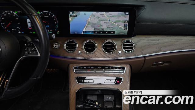 Mercedes-Benz E-Class (W213) E300e 4MATIC Exclusive 2021 — фото 14