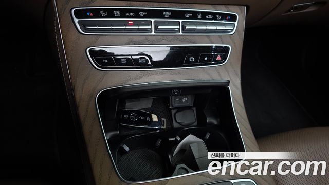 Mercedes-Benz E-Class (W213) E300e 4MATIC Exclusive 2021 — фото 29