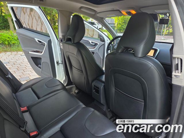 Volvo XC60 D4 1st 2017 — фото 10