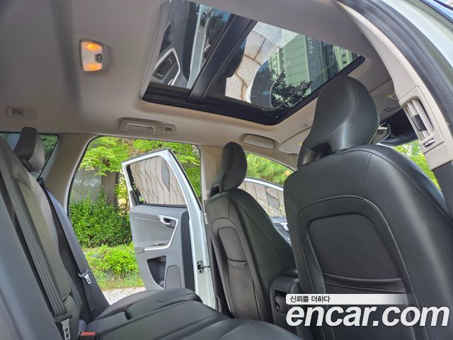 Volvo XC60 D4 1st 2017 — фото 15