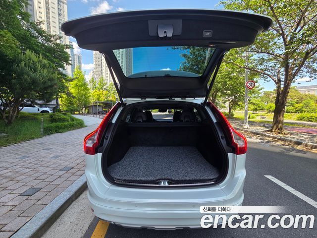 Volvo XC60 D4 1st 2017 — фото 23