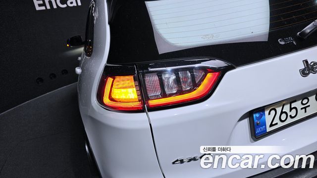 Jeep Cherokee (KL) 2.4 Limited AWD 2020 — фото 23