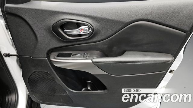 Jeep Cherokee (KL) 2.4 Limited AWD 2020 — фото 24