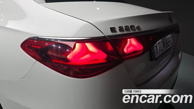 Mercedes-Benz E-Class (W214) E220d 4MATIC Exclusive 2024 — фото 23