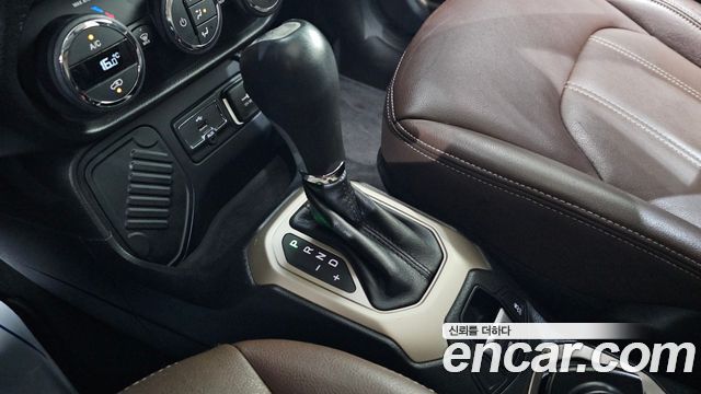 Jeep Renegade 2.4 Longitude 2016 — фото 9