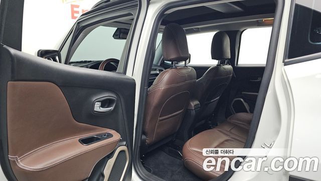 Jeep Renegade 2.4 Longitude 2016 — фото 11