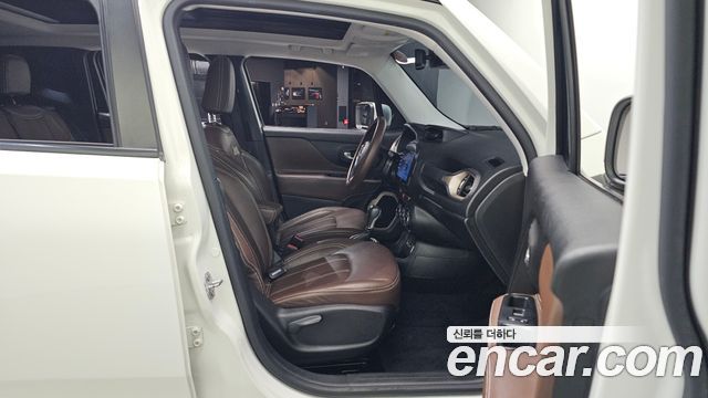 Jeep Renegade 2.4 Longitude 2016 — фото 12