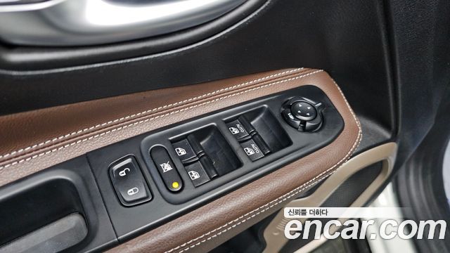 Jeep Renegade 2.4 Longitude 2016 — фото 13