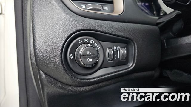 Jeep Renegade 2.4 Longitude 2016 — фото 14