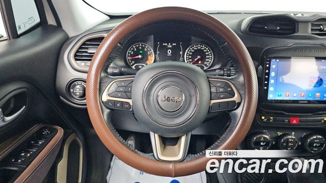 Jeep Renegade 2.4 Longitude 2016 — фото 15