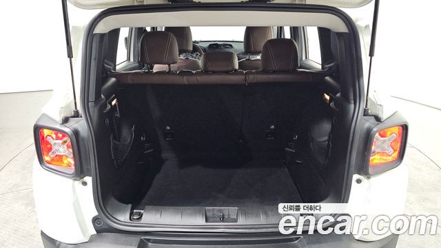 Jeep Renegade 2.4 Longitude 2016 — фото 20