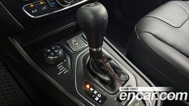 Jeep Cherokee (KL) 3.2 Trailhawk AWD 2019 — фото 9