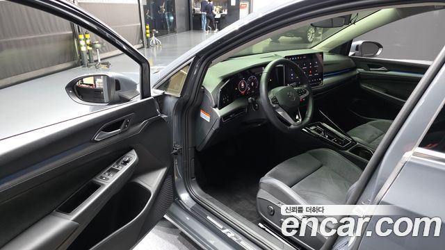 Volkswagen Golf (VIII) 2.0 TDI Prestige 2025 — фото 10