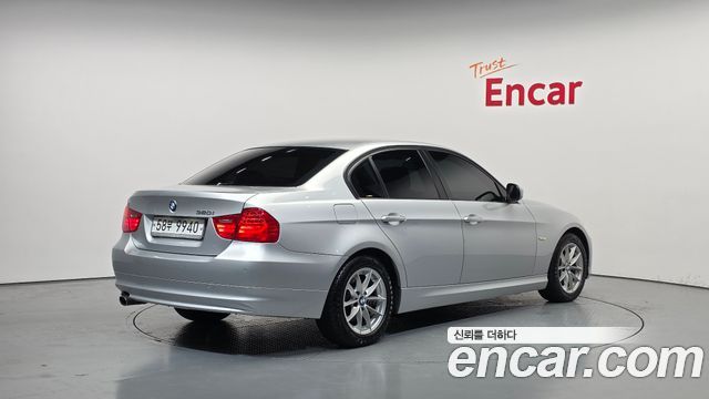 BMW 3 Series (E90) 320i Sedan 2011 — фото 2