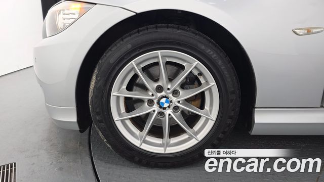 BMW 3 Series (E90) 320i Sedan 2011 — фото 5