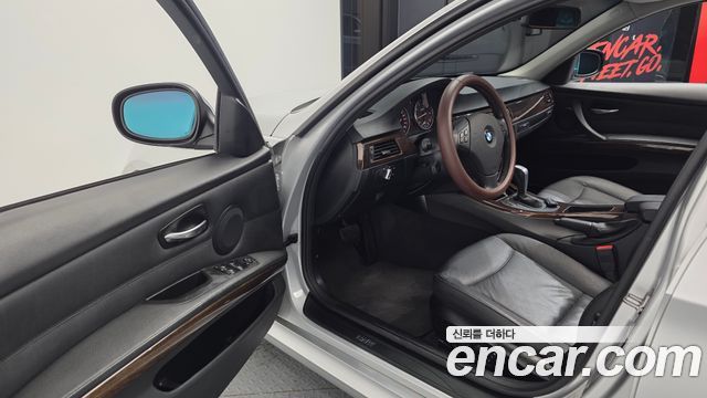 BMW 3 Series (E90) 320i Sedan 2011 — фото 10