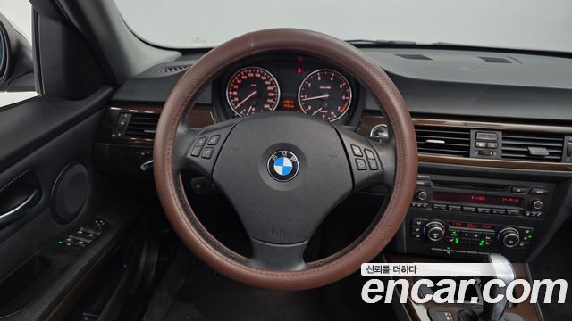BMW 3 Series (E90) 320i Sedan 2011 — фото 13